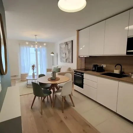 Elegant Proche Paris Apartment Clichy