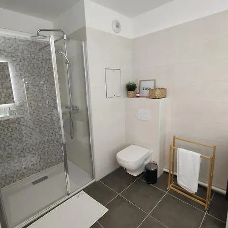 Elegant Proche Paris Apartment